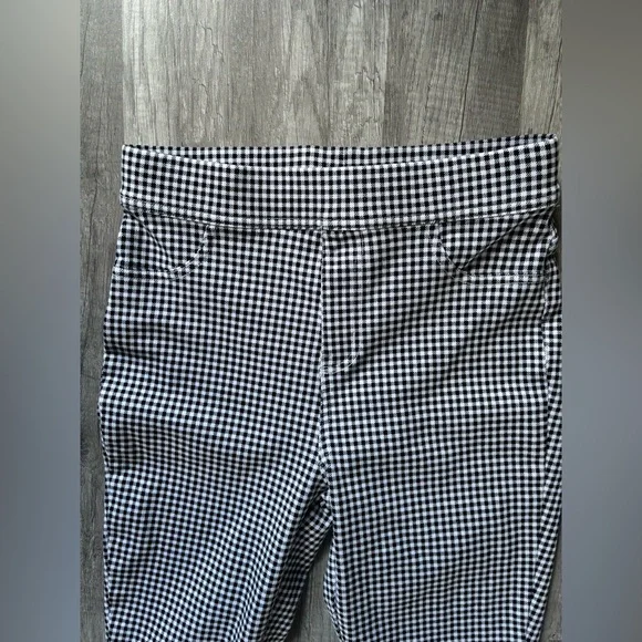 🎆Bundle 5 items for $20 🎆 Classic Black and White Checkered cropped Dress Pants - Picture 3 of 6